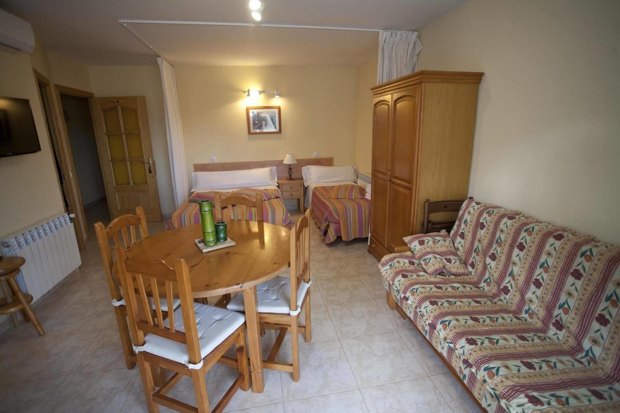 Apartamentos Maribel 卡拉塞特 外观 照片