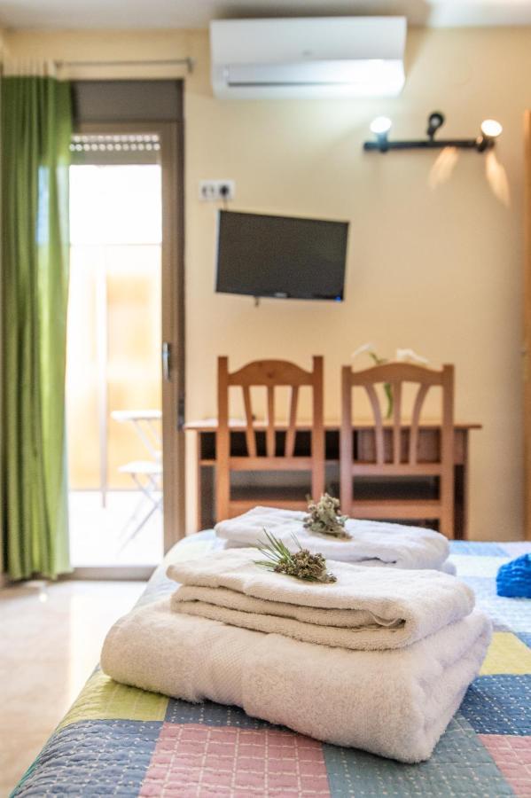 Apartamentos Maribel 卡拉塞特 外观 照片